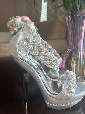 New Glamourous Silver Rhinestone Embellished Satin Platform Sandal Heel Sz 7